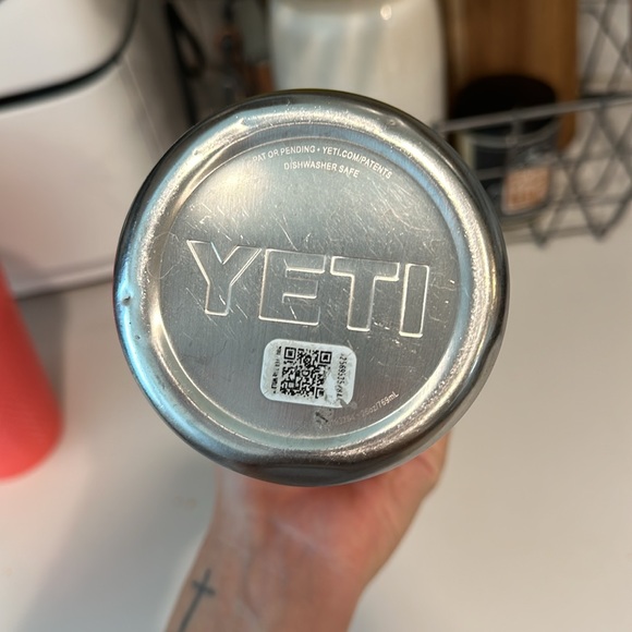Yeti Tumbler Coral - Picture 2 of 5
